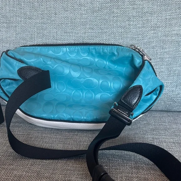 Coach Court Belt bag pink blue white nylon leather amazing condition! - Picture 2 of 13